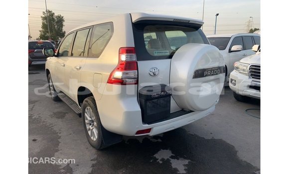 Acheter Import Voiture Toyota Prado Blanc à Import - Dubai, Central Acheter Import Voiture Toyota Prado Blanc à Import - Dubai, Central