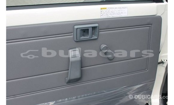 Buy Import Toyota Land Cruiser White Car in Import - Dubai in Central Buy Import Toyota Land Cruiser White Car in Import - Dubai in Central