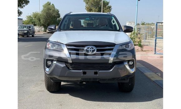 Acheter Import Voiture Toyota Fortuner Gris à Import - Dubai, Central Acheter Import Voiture Toyota Fortuner Gris à Import - Dubai, Central