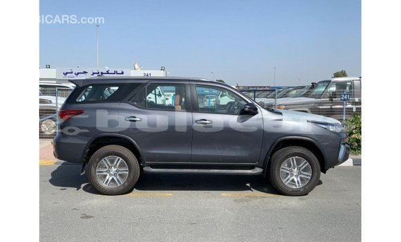 Acheter Import Voiture Toyota Fortuner Gris à Import - Dubai, Central Acheter Import Voiture Toyota Fortuner Gris à Import - Dubai, Central