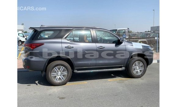 Acheter Import Voiture Toyota Fortuner Gris à Import - Dubai, Central Acheter Import Voiture Toyota Fortuner Gris à Import - Dubai, Central
