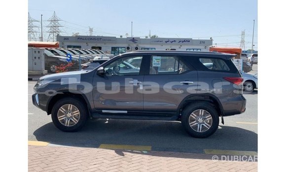 Acheter Import Voiture Toyota Fortuner Gris à Import - Dubai, Central Acheter Import Voiture Toyota Fortuner Gris à Import - Dubai, Central