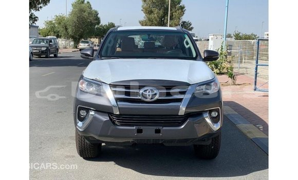 Acheter Import Voiture Toyota Fortuner Gris à Import - Dubai, Central Acheter Import Voiture Toyota Fortuner Gris à Import - Dubai, Central