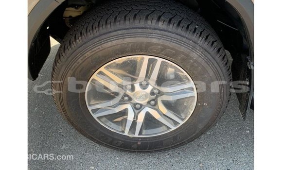 Acheter Import Voiture Toyota Fortuner Gris à Import - Dubai, Central Acheter Import Voiture Toyota Fortuner Gris à Import - Dubai, Central