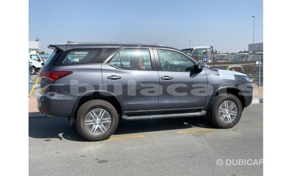 Acheter Import Voiture Toyota Fortuner Gris à Import - Dubai, Central Acheter Import Voiture Toyota Fortuner Gris à Import - Dubai, Central