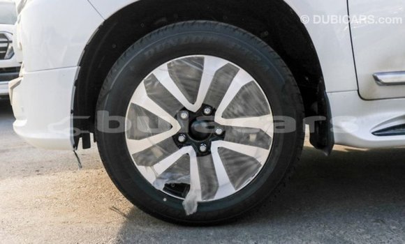 Acheter Import Voiture Toyota Land Cruiser Blanc à Import - Dubai, Central Acheter Import Voiture Toyota Land Cruiser Blanc à Import - Dubai, Central