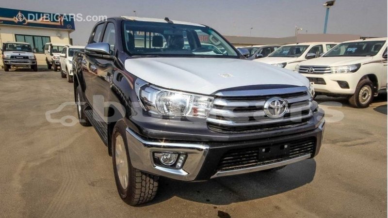 Big with watermark toyota hilux central import dubai 5932