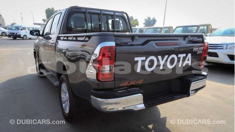 Big with watermark toyota hilux central import dubai 5932