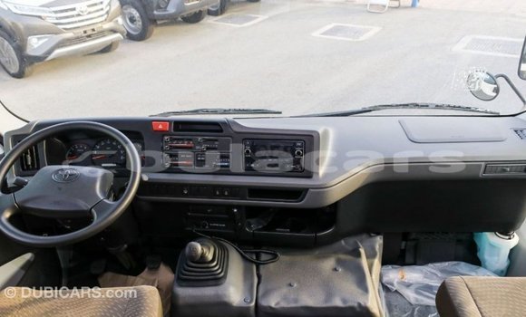 Acheter Import Voiture Toyota Coaster Blanc à Import - Dubai, Central Acheter Import Voiture Toyota Coaster Blanc à Import - Dubai, Central