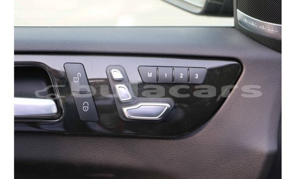 Acheter Import Voiture Mercedes-Benz 190 Noir à Import - Dubai, Central Acheter Import Voiture Mercedes-Benz 190 Noir à Import - Dubai, Central