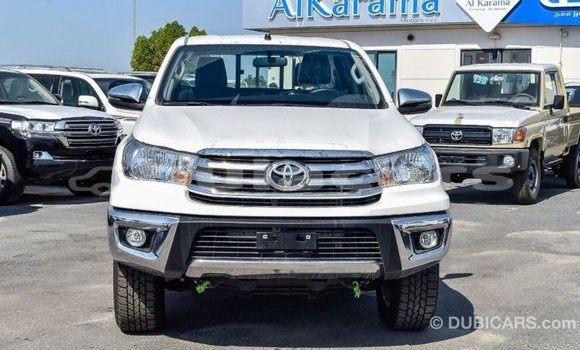 Acheter Import Voiture Toyota Hilux Blanc à Import - Dubai, Central Acheter Import Voiture Toyota Hilux Blanc à Import - Dubai, Central