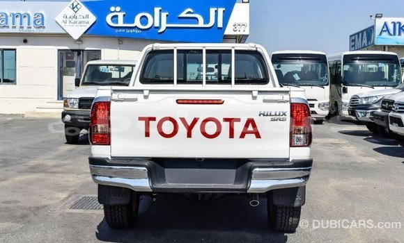 Acheter Import Voiture Toyota Hilux Blanc à Import - Dubai, Central Acheter Import Voiture Toyota Hilux Blanc à Import - Dubai, Central
