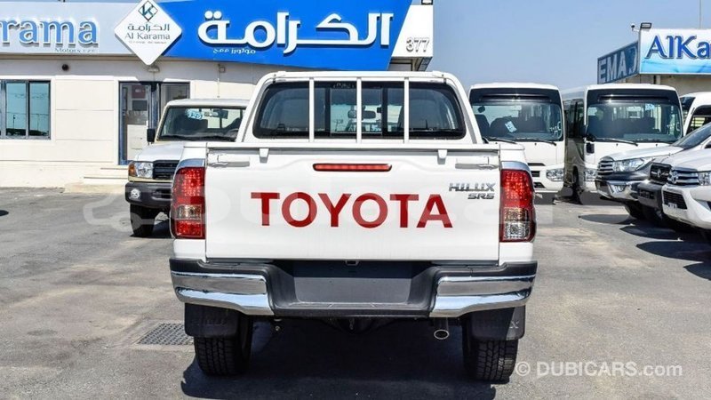 Big with watermark toyota hilux central import dubai 5952