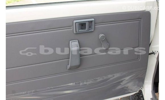 Buy Import Toyota Land Cruiser White Car in Import - Dubai in Central Buy Import Toyota Land Cruiser White Car in Import - Dubai in Central