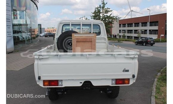 Buy Import Toyota Land Cruiser White Car in Import - Dubai in Central Buy Import Toyota Land Cruiser White Car in Import - Dubai in Central