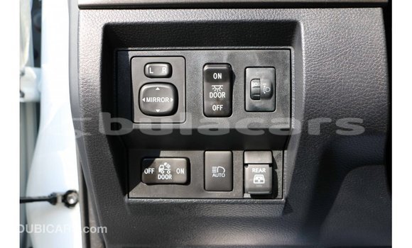 Acheter Import Voiture Toyota Tundra Blanc à Import - Dubai, Central Acheter Import Voiture Toyota Tundra Blanc à Import - Dubai, Central