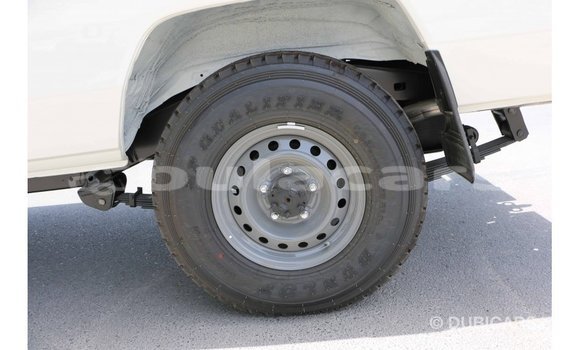 Acheter Import Voiture Toyota Land Cruiser Blanc à Import - Dubai, Central Acheter Import Voiture Toyota Land Cruiser Blanc à Import - Dubai, Central