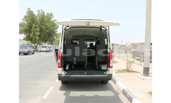 Acheter Import Voiture Toyota Hiace Blanc à Import - Dubai, Central Acheter Import Voiture Toyota Hiace Blanc à Import - Dubai, Central