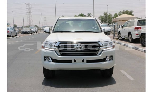 Acheter Import Voiture Toyota Land Cruiser Blanc à Import - Dubai, Central Acheter Import Voiture Toyota Land Cruiser Blanc à Import - Dubai, Central