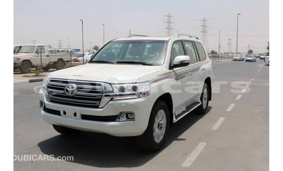 Acheter Import Voiture Toyota Land Cruiser Blanc à Import - Dubai, Central Acheter Import Voiture Toyota Land Cruiser Blanc à Import - Dubai, Central