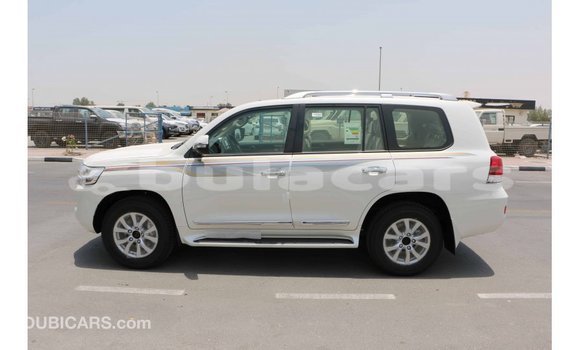 Acheter Import Voiture Toyota Land Cruiser Blanc à Import - Dubai, Central Acheter Import Voiture Toyota Land Cruiser Blanc à Import - Dubai, Central
