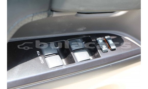 Acheter Import Voiture Toyota Land Cruiser Blanc à Import - Dubai, Central Acheter Import Voiture Toyota Land Cruiser Blanc à Import - Dubai, Central