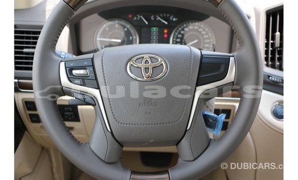 Acheter Import Voiture Toyota Land Cruiser Blanc à Import - Dubai, Central Acheter Import Voiture Toyota Land Cruiser Blanc à Import - Dubai, Central