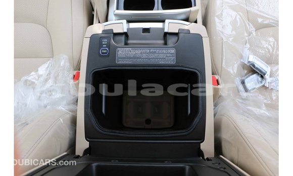 Acheter Import Voiture Toyota Land Cruiser Blanc à Import - Dubai, Central Acheter Import Voiture Toyota Land Cruiser Blanc à Import - Dubai, Central