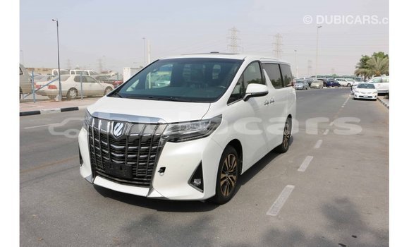 Acheter Import Voiture Toyota Alphard Blanc à Import - Dubai, Central Acheter Import Voiture Toyota Alphard Blanc à Import - Dubai, Central