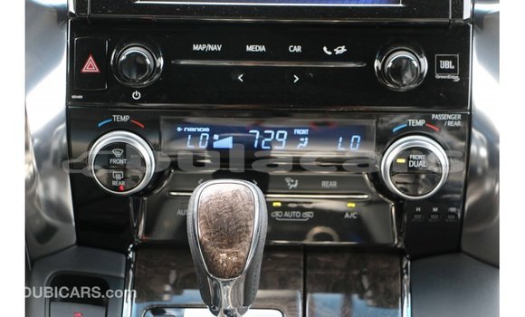 Acheter Import Voiture Toyota Alphard Blanc à Import - Dubai, Central Acheter Import Voiture Toyota Alphard Blanc à Import - Dubai, Central