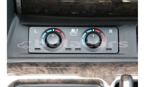 Acheter Import Voiture Toyota Alphard Blanc à Import - Dubai, Central Acheter Import Voiture Toyota Alphard Blanc à Import - Dubai, Central