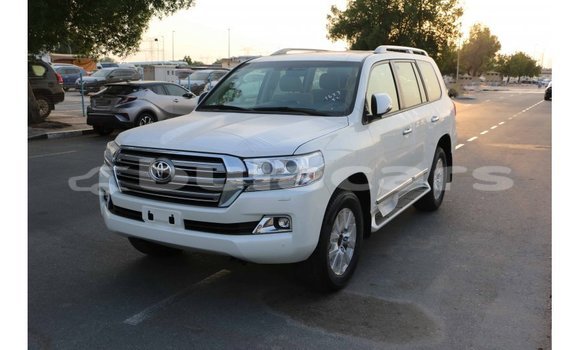 Buy Import Toyota Land Cruiser White Car in Import - Dubai in Central Buy Import Toyota Land Cruiser White Car in Import - Dubai in Central