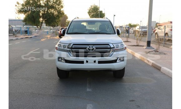 Buy Import Toyota Land Cruiser White Car in Import - Dubai in Central Buy Import Toyota Land Cruiser White Car in Import - Dubai in Central