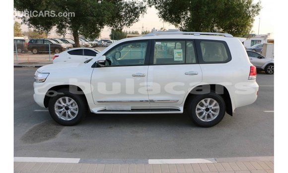 Buy Import Toyota Land Cruiser White Car in Import - Dubai in Central Buy Import Toyota Land Cruiser White Car in Import - Dubai in Central