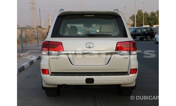 Buy Import Toyota Land Cruiser White Car in Import - Dubai in Central Buy Import Toyota Land Cruiser White Car in Import - Dubai in Central