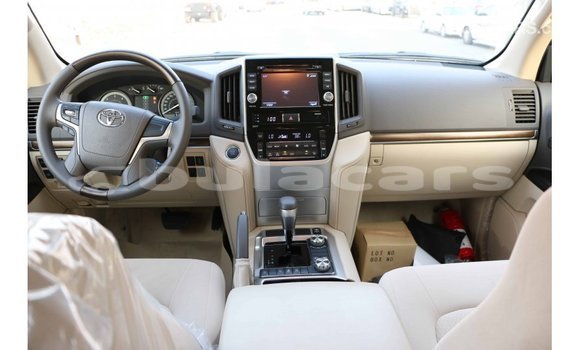 Buy Import Toyota Land Cruiser White Car in Import - Dubai in Central Buy Import Toyota Land Cruiser White Car in Import - Dubai in Central