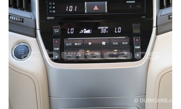 Buy Import Toyota Land Cruiser White Car in Import - Dubai in Central Buy Import Toyota Land Cruiser White Car in Import - Dubai in Central