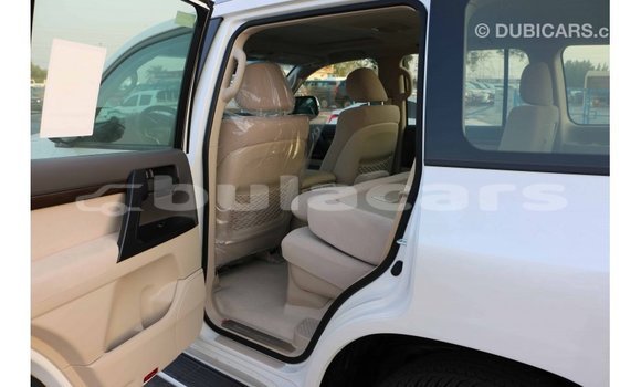 Buy Import Toyota Land Cruiser White Car in Import - Dubai in Central Buy Import Toyota Land Cruiser White Car in Import - Dubai in Central