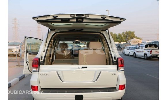 Buy Import Toyota Land Cruiser White Car in Import - Dubai in Central Buy Import Toyota Land Cruiser White Car in Import - Dubai in Central