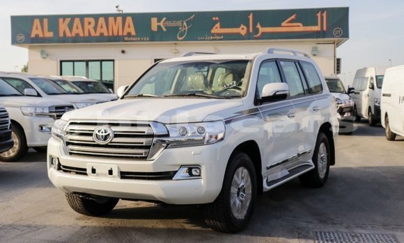 Acheter Import Voiture Toyota Land Cruiser Blanc à Import - Dubai, Central Acheter Import Voiture Toyota Land Cruiser Blanc à Import - Dubai, Central