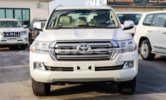 Acheter Import Voiture Toyota Land Cruiser Blanc à Import - Dubai, Central Acheter Import Voiture Toyota Land Cruiser Blanc à Import - Dubai, Central