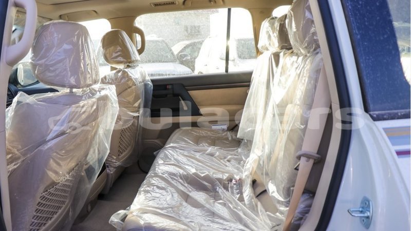Big with watermark toyota land cruiser central import dubai 5979