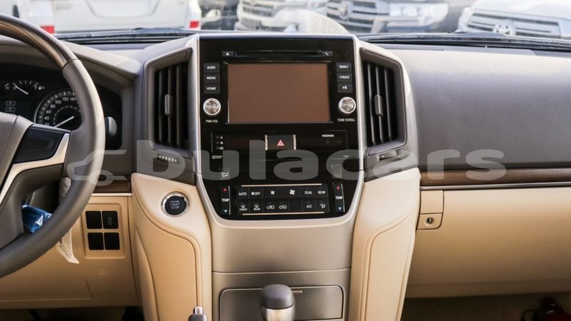 Big with watermark toyota land cruiser central import dubai 5979