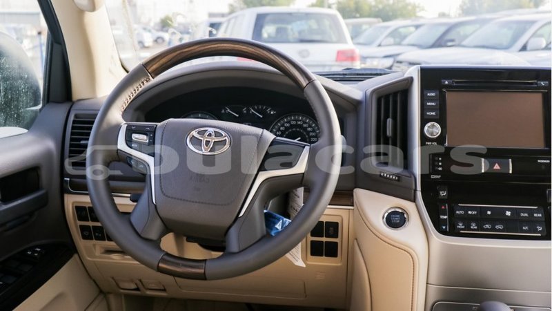 Big with watermark toyota land cruiser central import dubai 5979