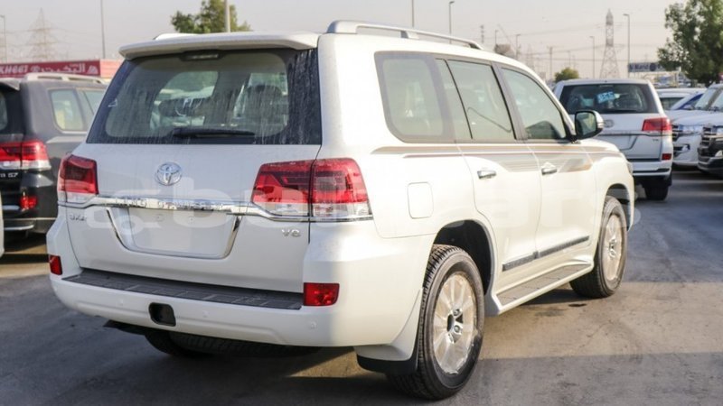 Big with watermark toyota land cruiser central import dubai 5979