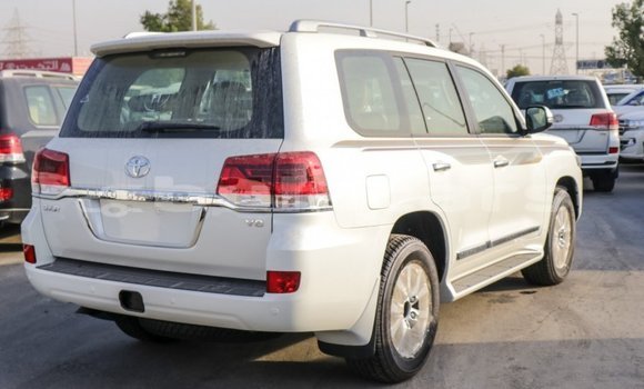 Acheter Import Voiture Toyota Land Cruiser Blanc à Import - Dubai, Central Acheter Import Voiture Toyota Land Cruiser Blanc à Import - Dubai, Central