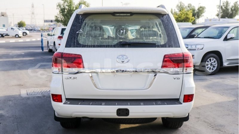Big with watermark toyota land cruiser central import dubai 5979