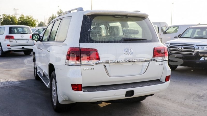 Big with watermark toyota land cruiser central import dubai 5979