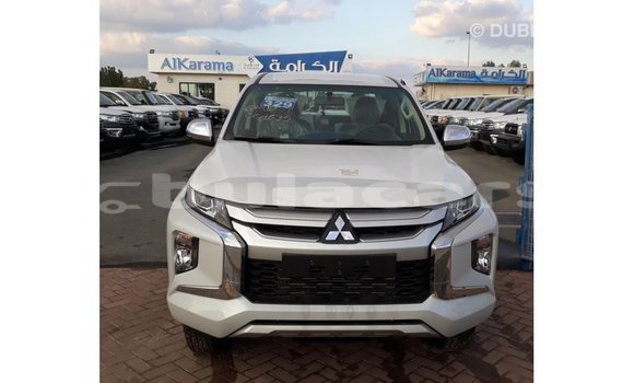 Buy Import Mitsubishi L200 White Car in Import - Dubai in Central Buy Import Mitsubishi L200 White Car in Import - Dubai in Central