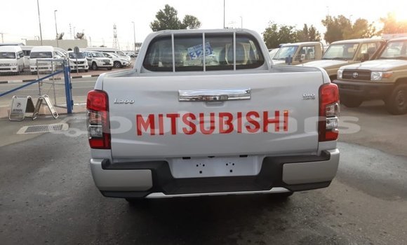 Buy Import Mitsubishi L200 White Car in Import - Dubai in Central Buy Import Mitsubishi L200 White Car in Import - Dubai in Central